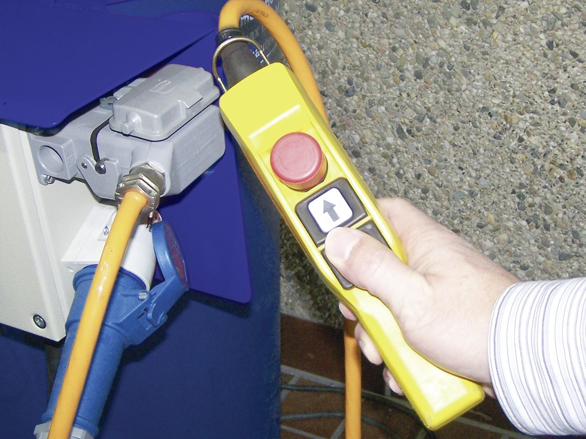 Bocker_Superlift_S_225_Z320_Handtaster_blau_Unicorn_2007